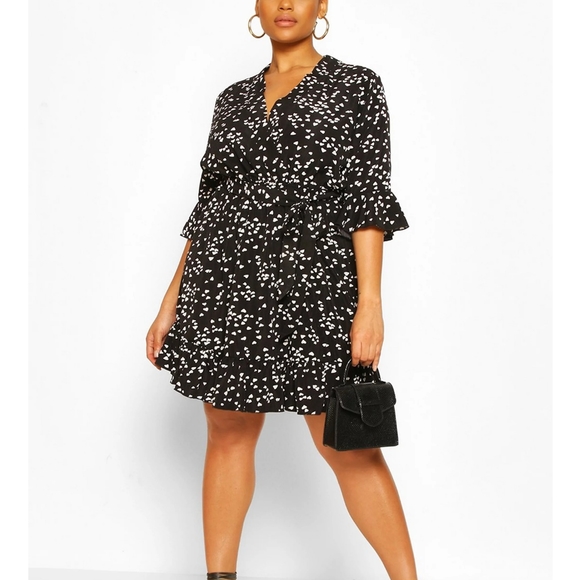 Boohoo Plus Dresses & Skirts - BooHoo Plus Heart Printed Wrap Skater Dress